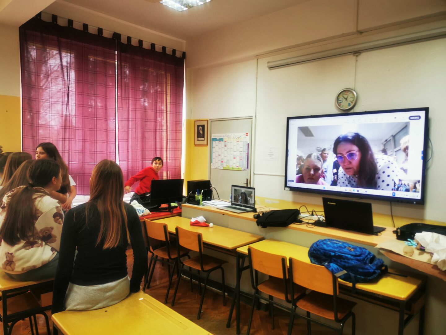 Prvi virtualni susret učenika češkog jezika iz Sirača i Hercegovca